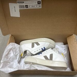 Brand new in box Veja kid